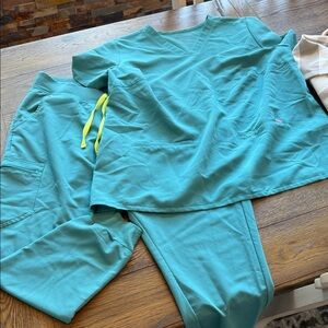 FIGS casma and Zamora set cactus 3XL